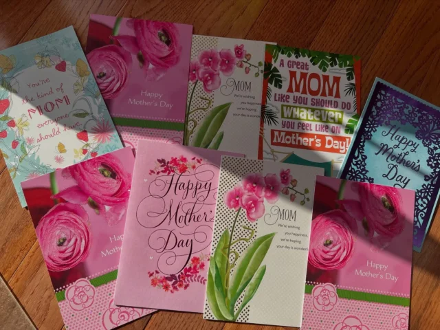Happy Mother’s Day 💐💐💐

当社を信用して子供をCanadaへ送り出してくださっている(下さった)お母様☺️☺️☺️

当社学生達の自分の子供と同じくサポート／ケアしてくれるホストマザー☺️☺️

Have a great day and everyday ☺️

普段からも感謝です🙏🙏🙏

現在は就学中学生は男子が多いので
なかなか普段は言わない／言えない感謝の言葉をしっかり伝えてもらうため

今年はスタッフ住所書いて、切手貼って渡しています✉️

あとはカードにメッセージ書いて
封筒閉じて投函するのみ📮

さすがに めんどくさがりな高校生男子も…😓😓😓

現在就学中学生のお母様
楽しみにお待ちくださいませ🤩🤩🤩

#母の日
#投函するのみ
#さすがに するでしょ
#カナダ
#カナダ生活 
#留学に行こう
#留学行きたい
#ホストファミリー
#カナダ留学 
#バンクーバー留学
#バンクーバー語学学校
#語学留学
#高校留学
#カナダ高校留学 
#カナダ高校卒業留学
#カナダで高校卒業
#学生がオフィスにいるよ
#高校野球留学
#カレッジ留学
#カナダカレッジ留学
#カナダ野球留学 
#カナダで野球
#スポーツ留学 
#カナダ研修プログラム
#通信制高校 
#ホームステイ生活 
#留学サポートエージェント 
#カナダ現地留学エージェント 
#カナダ現地サポート 
#カナダ留学サポート
