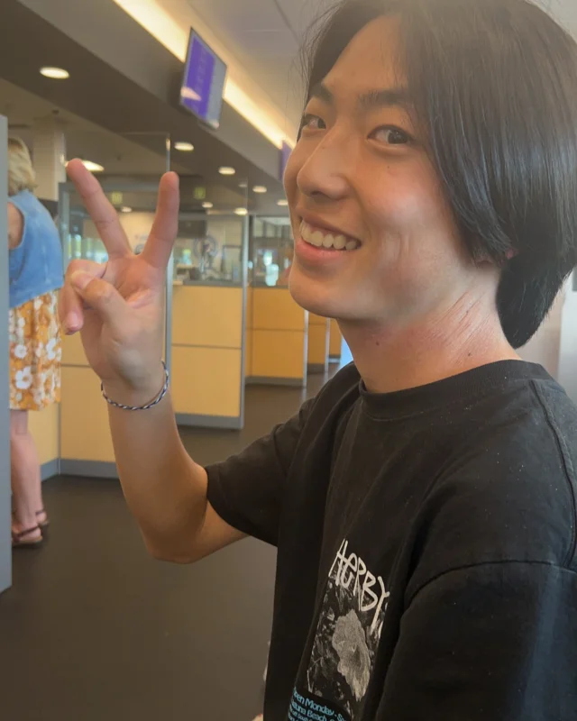 急にきた夏日☀️☀️☀️☀️

日中は30度超えました😳😳😳

用事があり、Shin君と一緒にお出かけ🚗🚗🚗

用事の後は一緒にランチ🍜
久しぶりのラーメンはおいしいすぎ😋

その後はお花を買いに行くのに着いてきてもらって…🌸🌼🌸🌼🌸

お花も高くなりました😩😩😩
でも花壇にお花があるのは良いですね🌷🌷🌷

@akedoshowten 
#お出かけのお供 
#花を植えましょう 
#カナダ
#カナダ生活 
#留学に行こう
#留学行きたい
#ホストファミリー
#カナダ留学 
#バンクーバー留学
#バンクーバー語学学校
#語学留学
#高校留学
#カナダ高校留学 
#カナダ高校卒業留学
#カナダで高校卒業
#学生がオフィスにいるよ
#高校野球留学
#カレッジ留学
#カナダカレッジ留学
#カナダ野球留学 
#カナダで野球
#スポーツ留学 
#カナダ研修プログラム
#通信制高校 
#ホームステイ生活 
#留学サポートエージェント 
#カナダ現地留学エージェント 
#カナダ現地サポート 
#カナダ留学サポート
#spacecanadainternationalstudies
